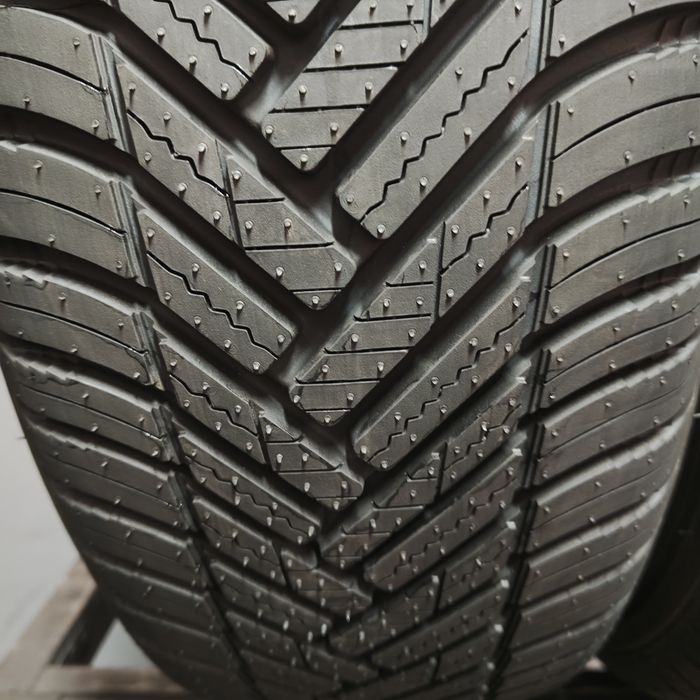 215/65/17 XL Sprzedam parę opon całorocznych Hankook
