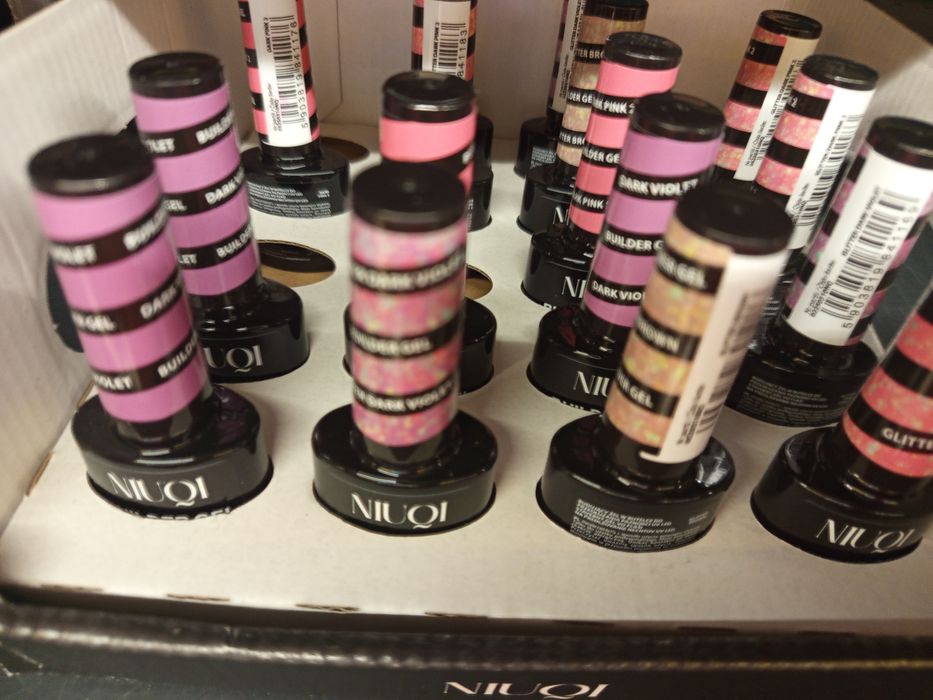 Builder Gel NIUQI hybrydowy żel do paznokci w buteleczce