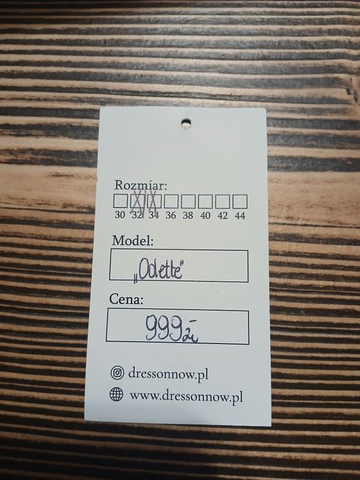 Suknia ślubna ecru.