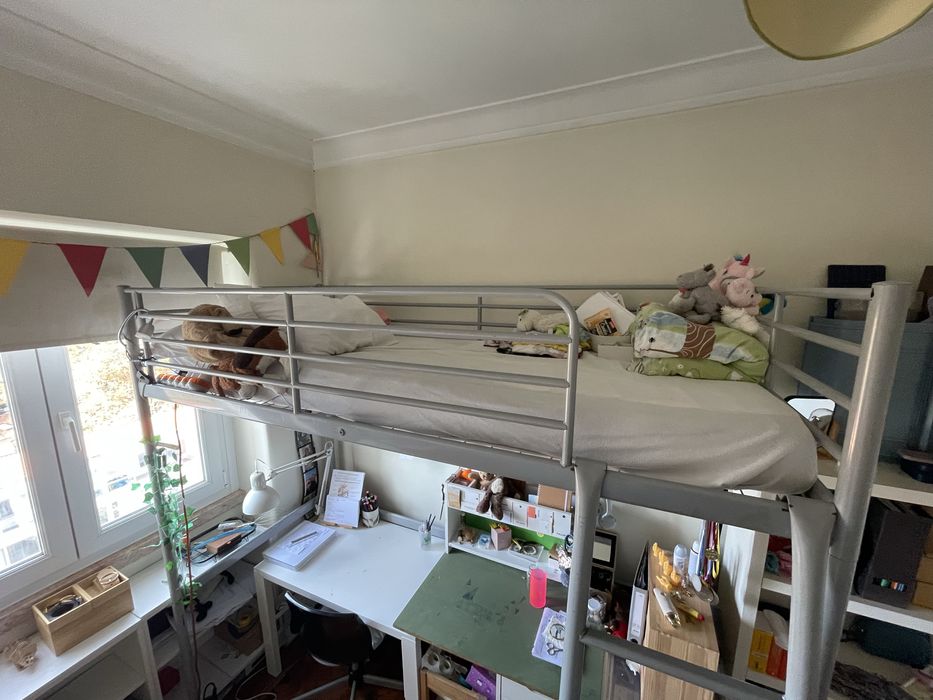 Estrutura de cama alta, beliche, em ferro cinza Ikea