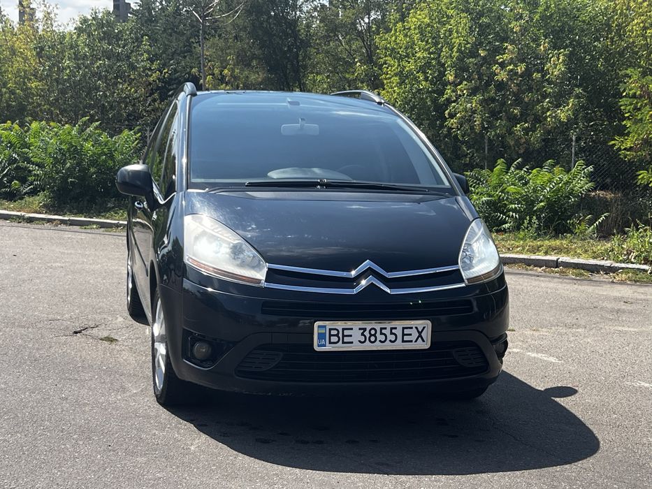 Продам отличный симейный автомобиль