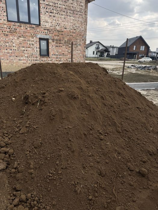 Доставка родючого грунту