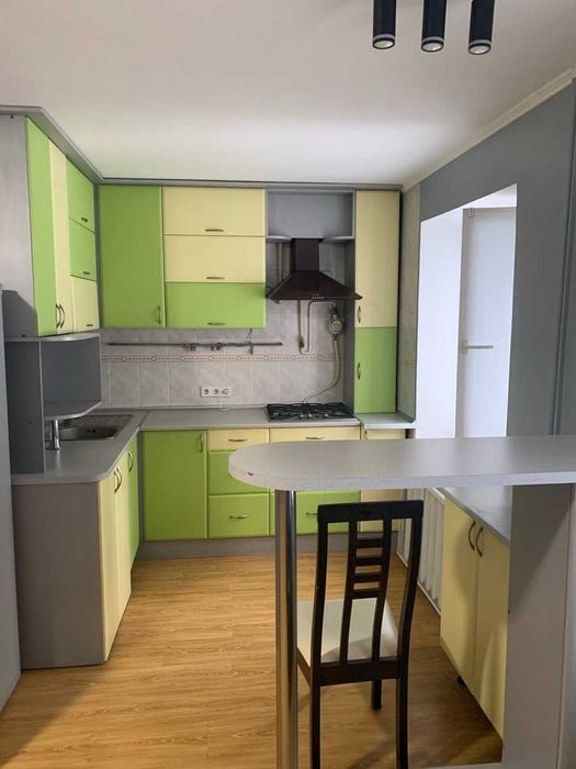 Продам 3 кімнатну квартиру вул. Ружинська