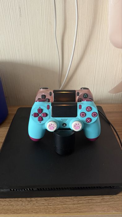 PlayStation 4 Slim 1TB + 2 геймпади + зарядна станція
