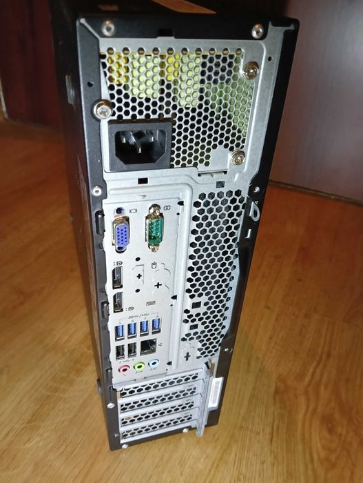 Mały mocny komputer stacjonarny Lenovo M93p.