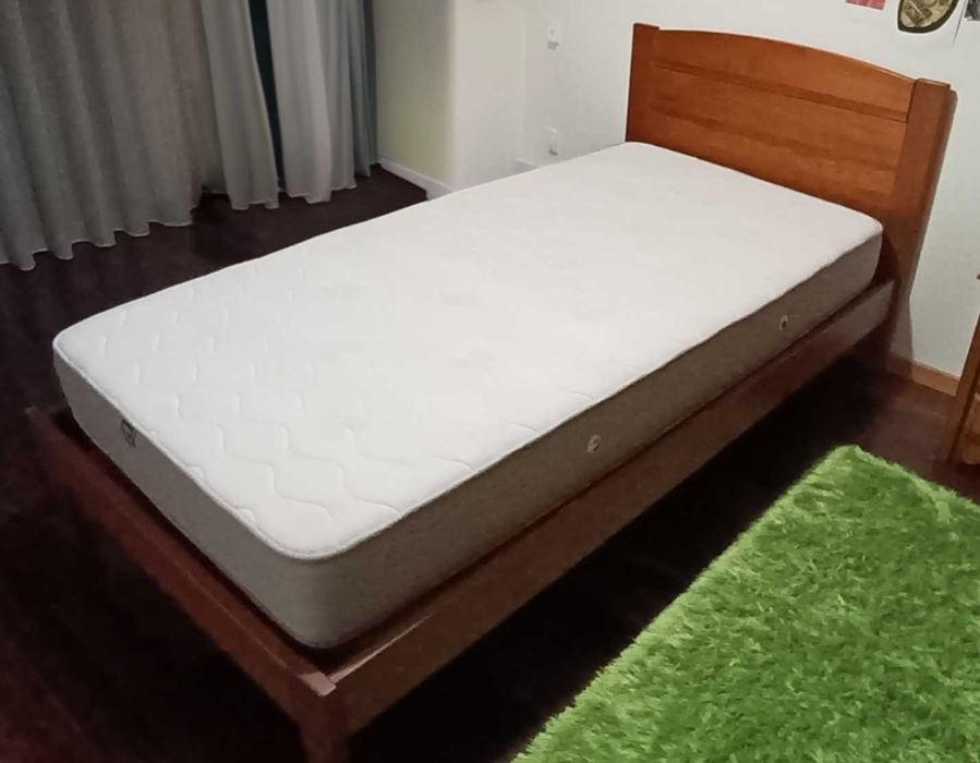 Cama solteiro, colchão como novo e estrado