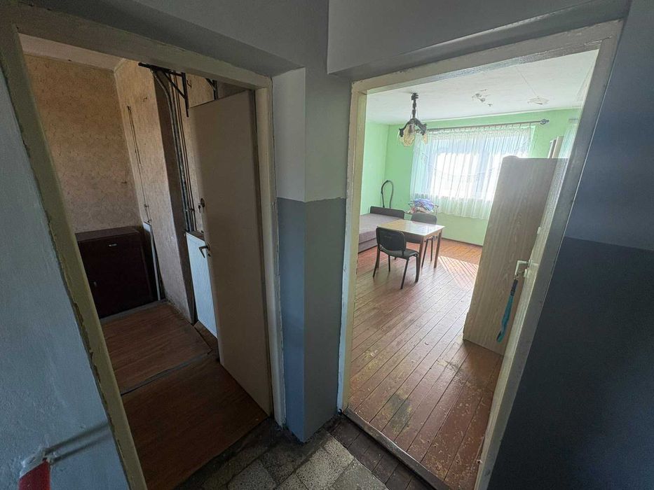 Sprzedam mieszkanie - 62,8 m2  + 2 ogródki + duże pomieszczeni gospodarcze i piwnica, do remontu