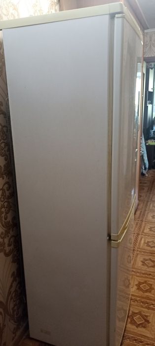 Продам рабочий холодильник