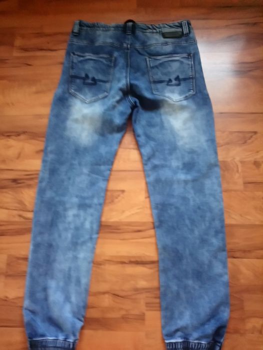Spodnie jeansowe młodzieżowe