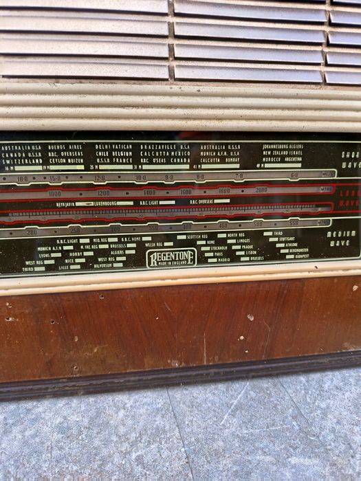 Rádio antigo - Regentone -England
