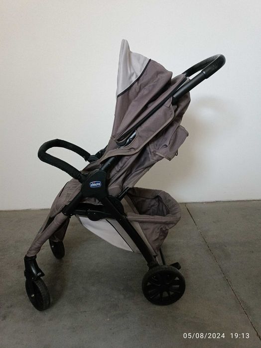 Conjunto Chicco Carrinho de Bebé + Cadeira Auto "ovo" + Base Isofix