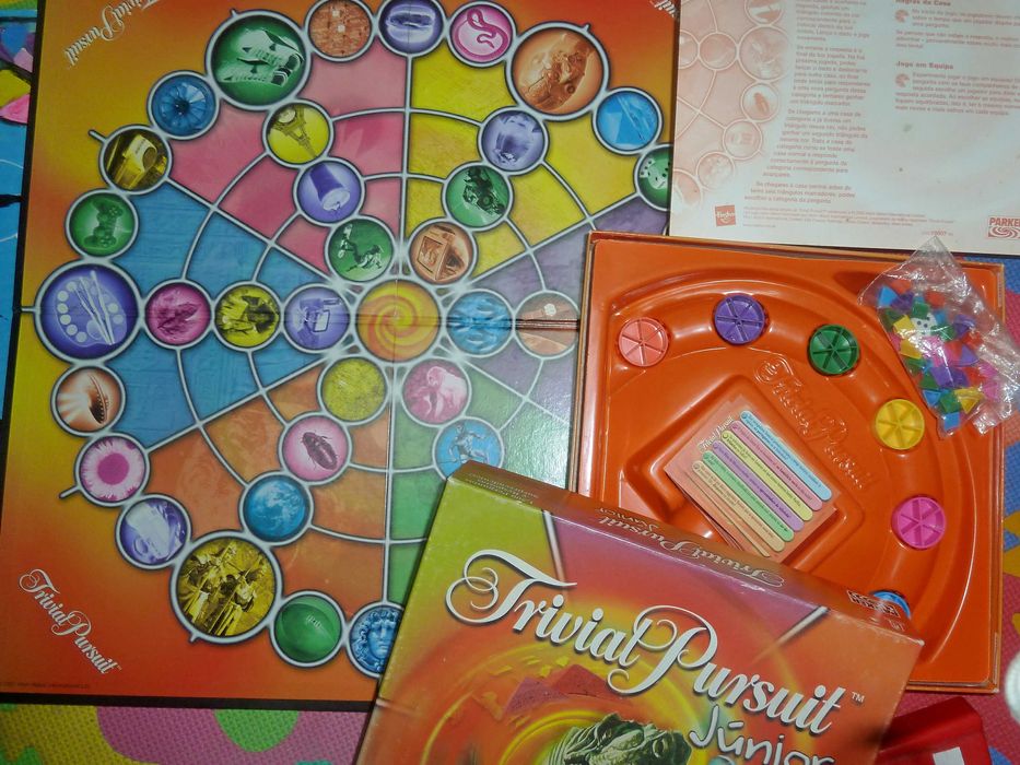 Jogos de tabuleiro: Trivial, Scrabble, Monopólio, Master Mind...