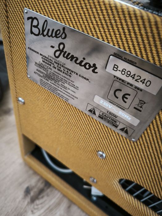 Vendo guitarra, amplificador, pedalboard
