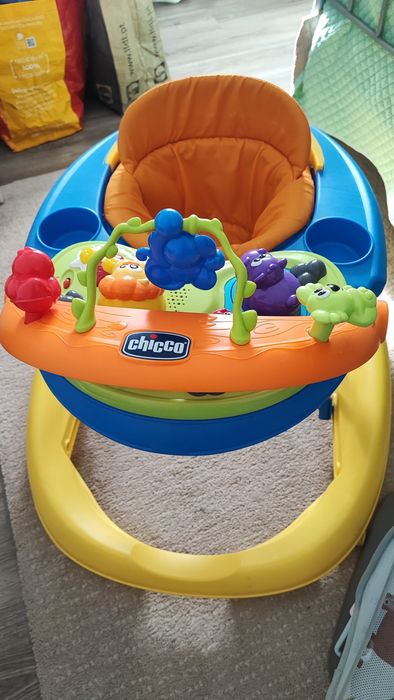 Mesa atividade com rodas e tabuleiro (Aranha)