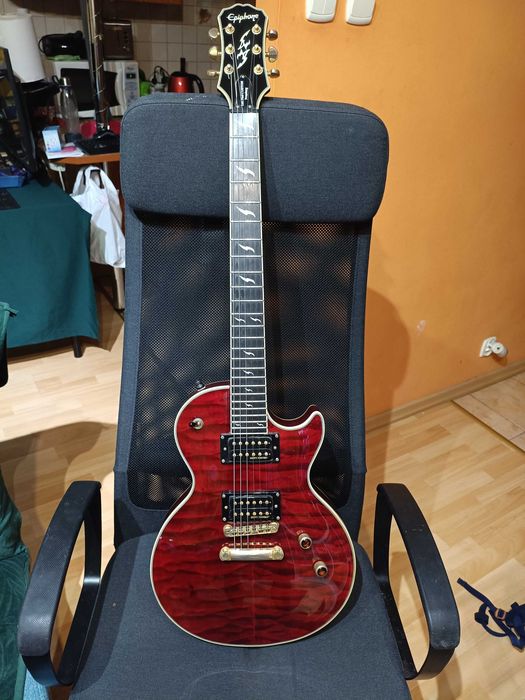 Epiphone Les Paul Prophecy GX z walizką.