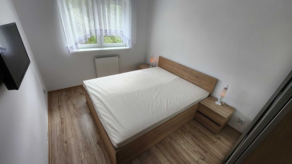 WYNAJMĘ MIESZKANIE WIELICZKA TRZY POKOJE Dwie sypialnie plus pokoj z kuchnia 50 metrow plus garaz podziemny umeblowane i kompletne DO WEJŚCIA OD ZARAZ