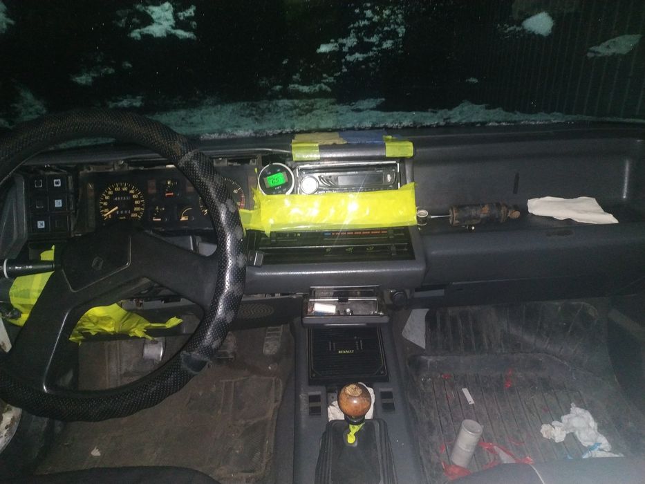 Продам авто,Рено 21,на ходу,торг присутний,возли капота