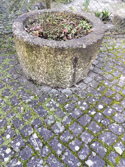 Várias pias em pedra
