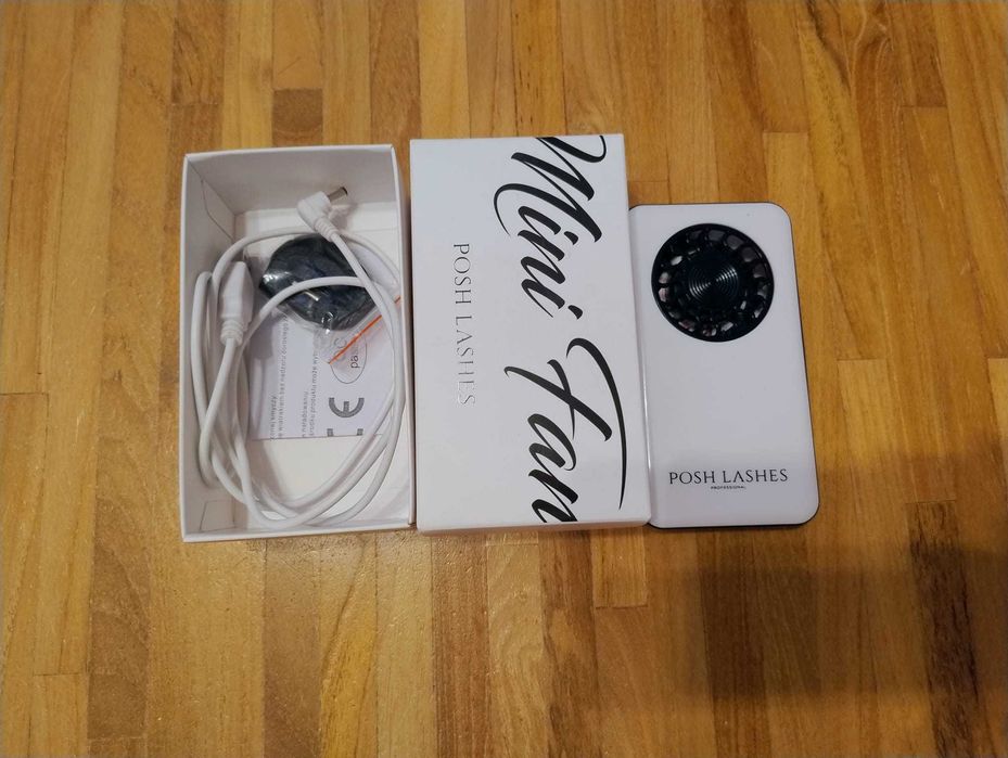 Posh Lashes mini fan