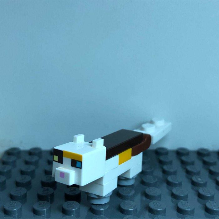 Minecraft LEGO Kotek minifigurka z zestawu 21160