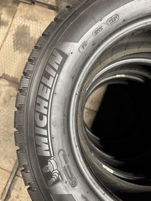 235/60R16 100T Michelin Latitude Alpin