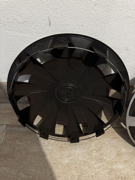 Vendo 2 tampões REVO VAN de 15”, ideais para autocaravanas, furgões e campervans