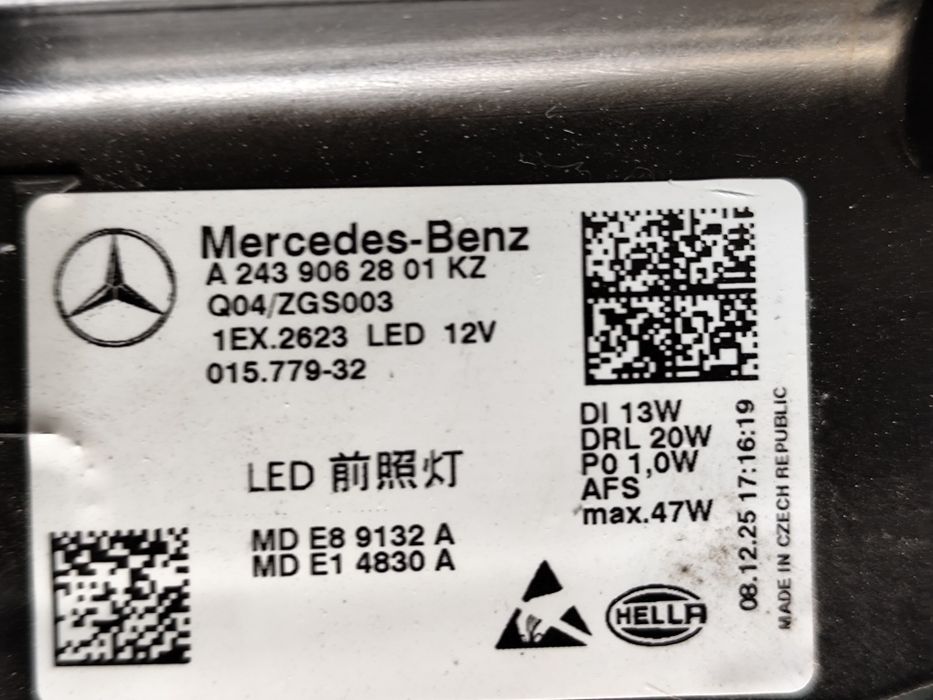 Farol direito Mercedes EQA 2026