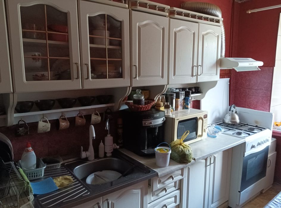 Здаеться кімната не прохідна  в 4 кімнатній квартирі,пр.Відродження  для  хлопців