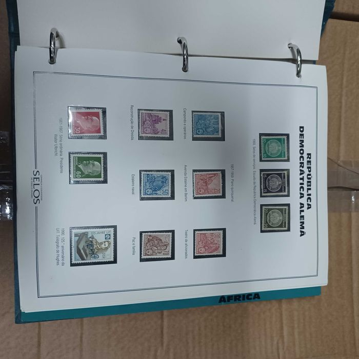 Vendo coleção de selos antigos de vários países