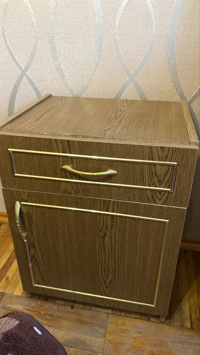 Приліжкова тумбочка з ящиком, гарний стан