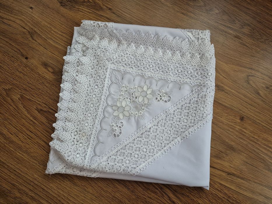 Віддам скатертини та серветки