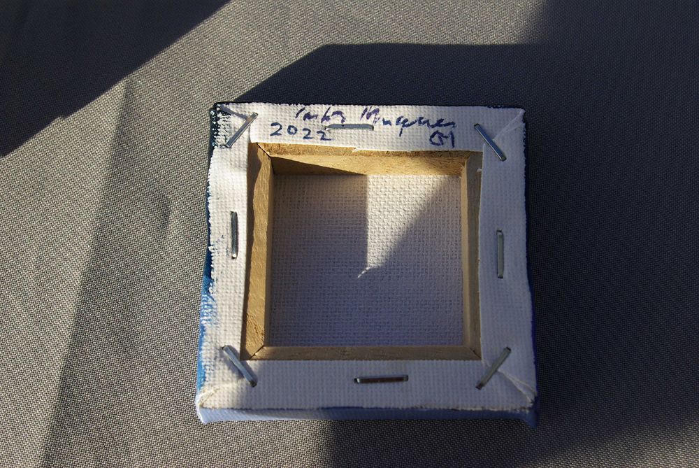 Presépio miniatura pintado a acrílico sobre tela com cavalete incluído