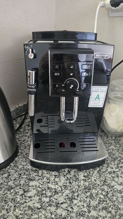 Maquina de café em grão e po