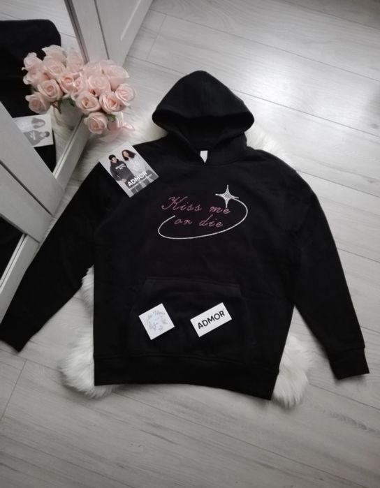 NOWA Admor czarna bluza kangurka kiss cyrkonie rozm M