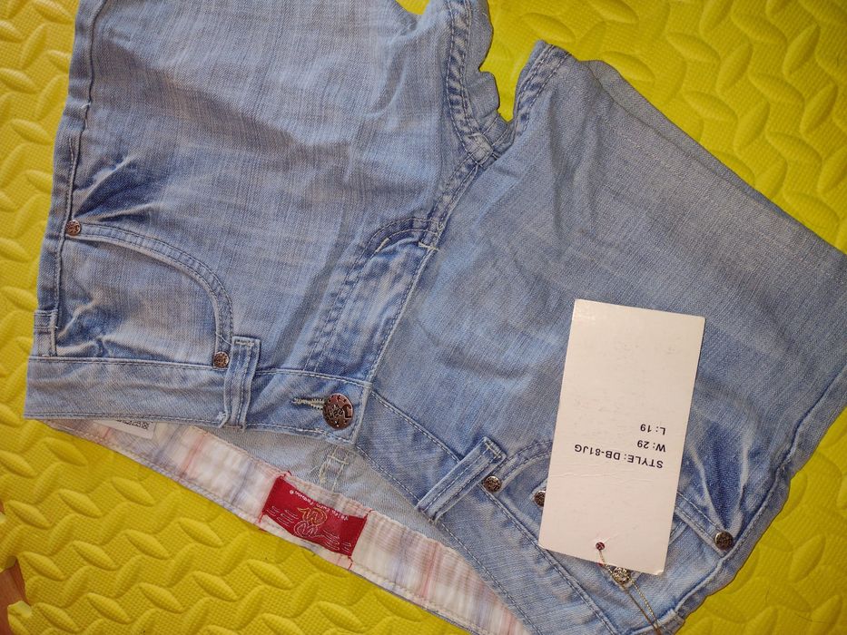 Nowe krotkie spodenki jeansowe