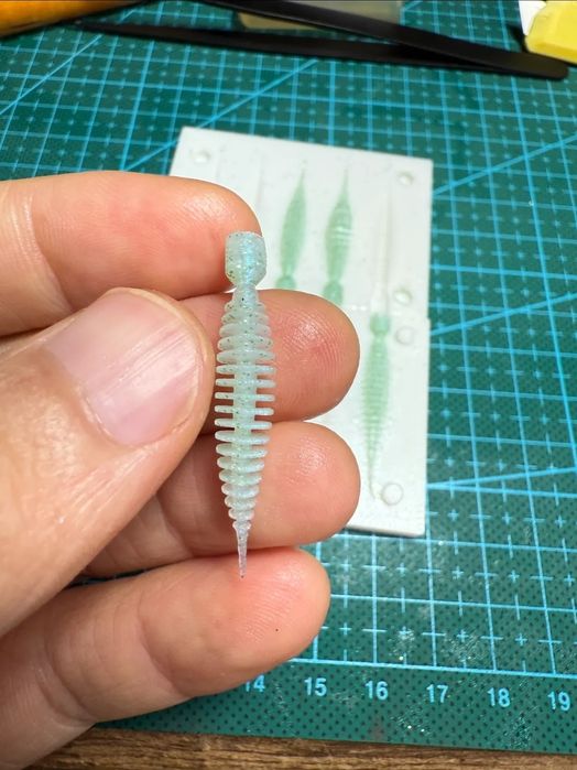 Форма для лиття сіліконових приманок