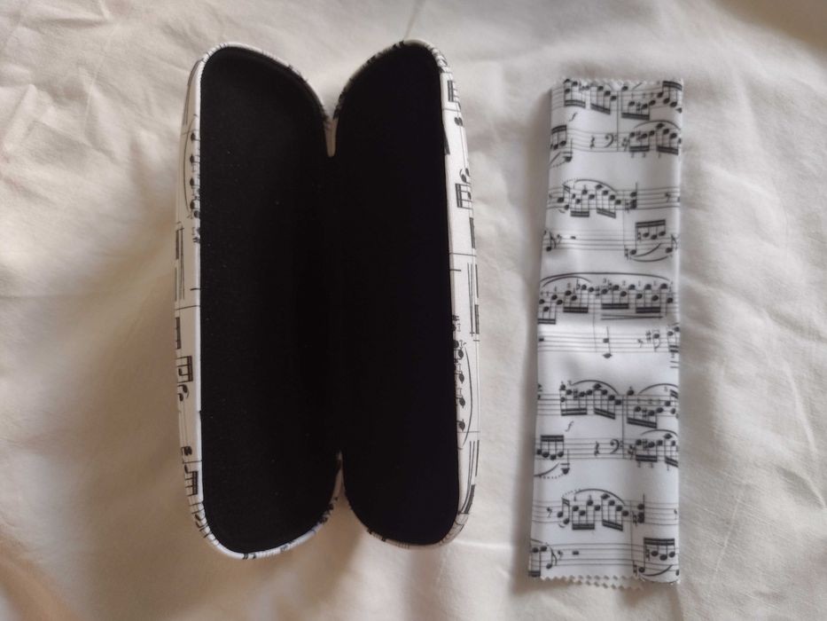 Etui na okulary nuty