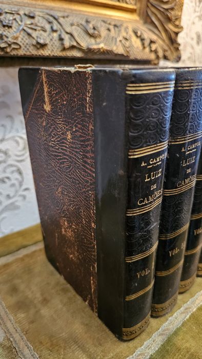 4 Livros de Luiz de Camões 
Romance Histór