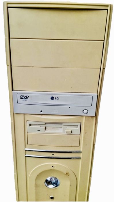 Компьютер 2000-х ретро компьютерных игр