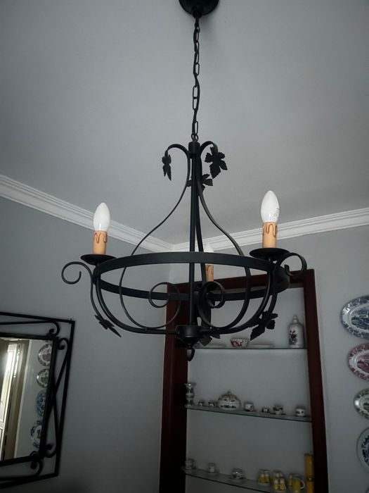 Espelho de sala e candeeiros