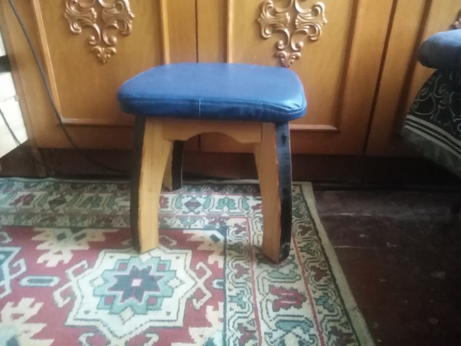 Маленькие детские табуретки.