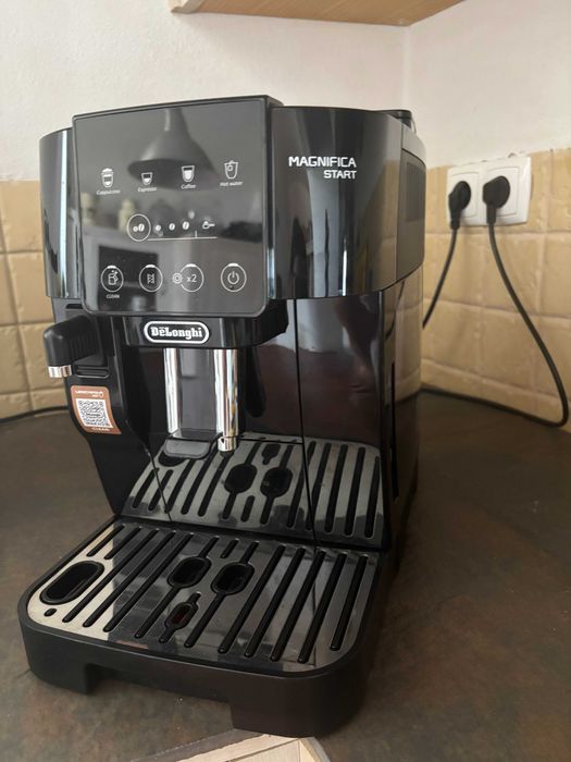 Máquina de café Delonghi Magnifica Start