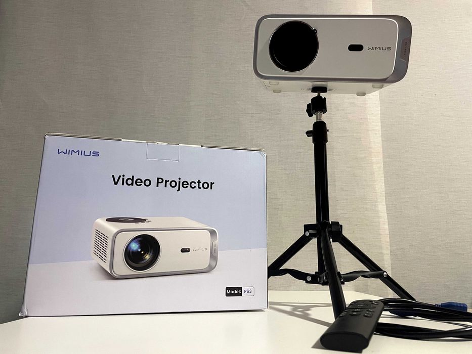 Projetor Full HD 1080p WiFi + Tripé + Ecrã 220x130 (Kit Completo)