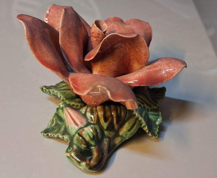 Cerâmica das Caldas da Rainha . Rosa de parede