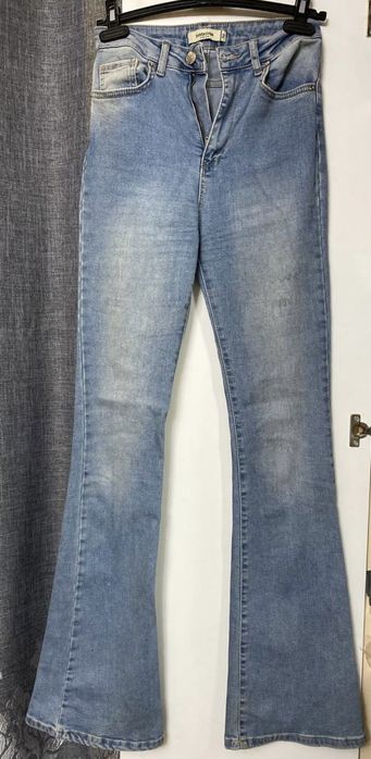 Джинси кльош