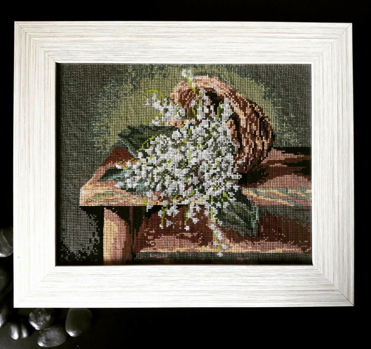 Вишивка хрестом "Конвалії", оформлена.