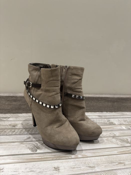 Ботильйони жіночі замшеві на підборах