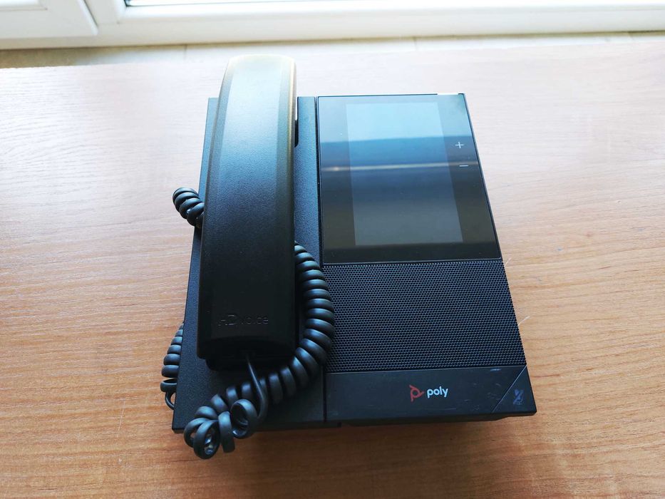Telefon stacjonarny IP VoIP Teams Poly CCX 500
