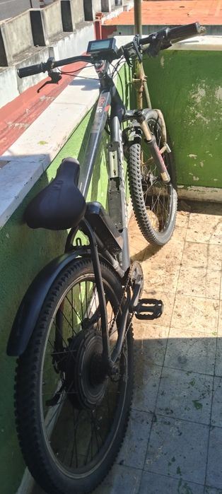 Bicycle with battery