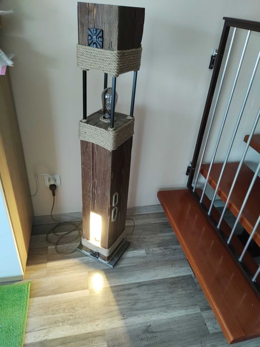 Lampa loft stojąca